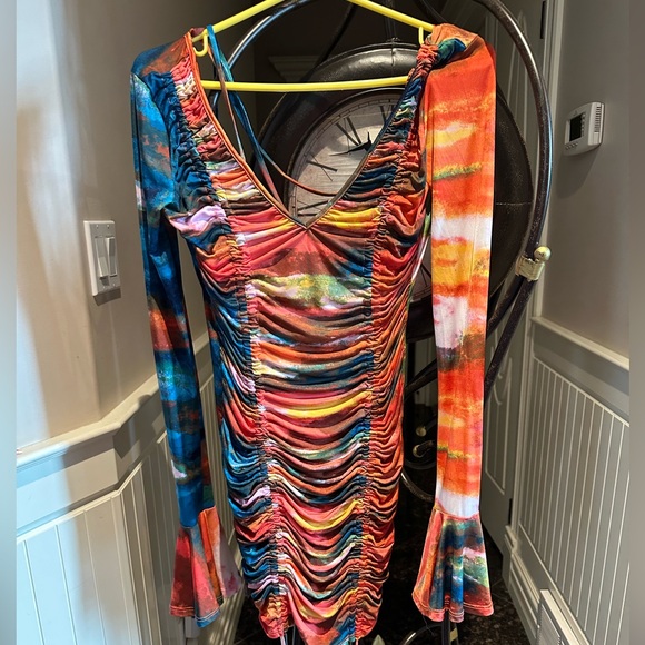 Woman’s dresses - Picture 3 of 4